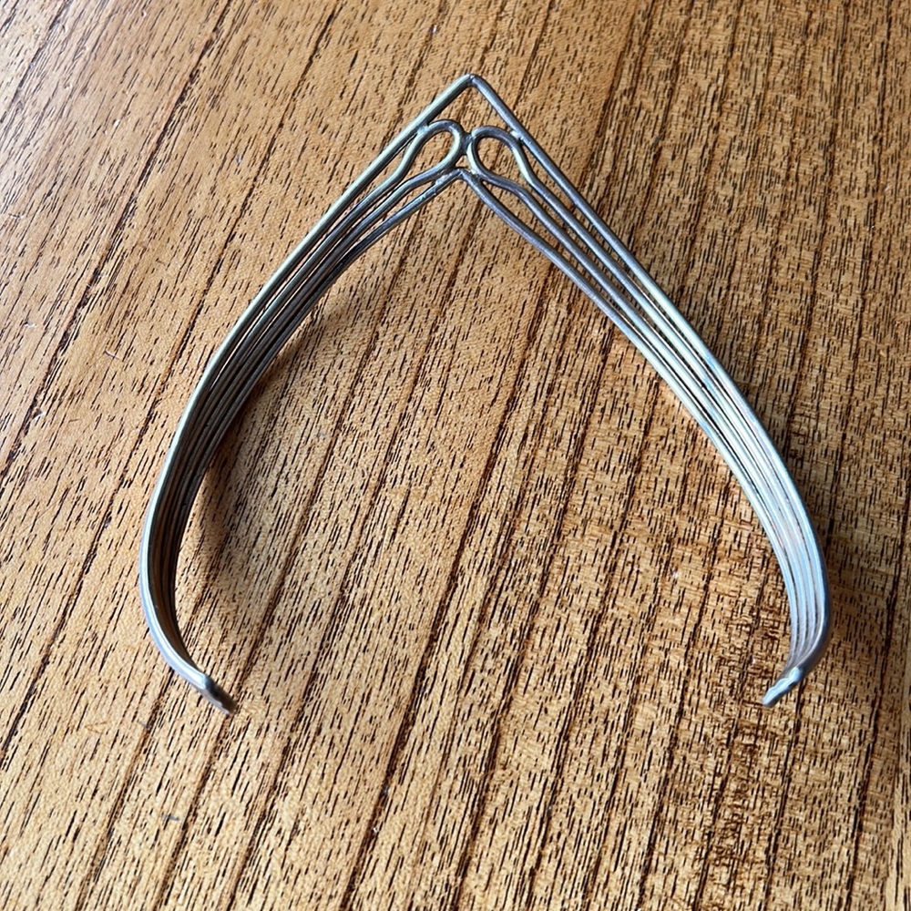 V shape Necklace - Picture 4 of 12